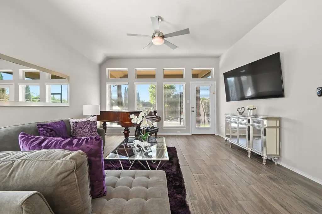 373 Lacey Oak Loop, San Marcos