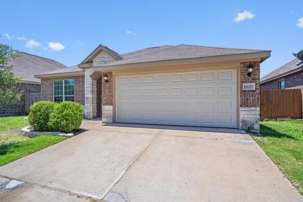 19217 Ellary Lane, Manor