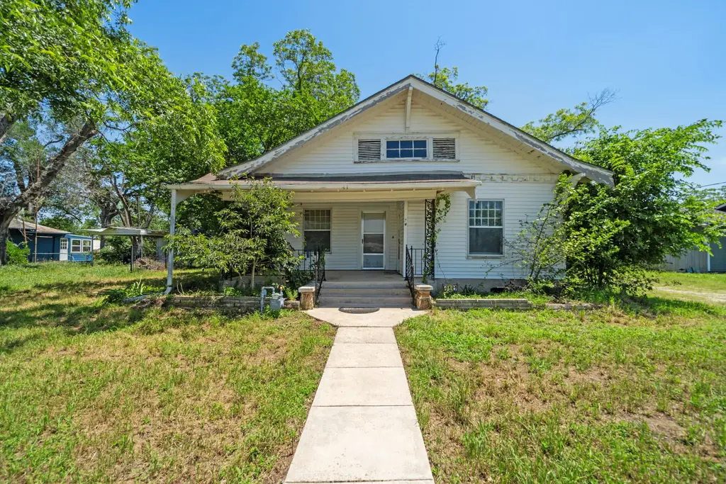 619 W Bell Avenue, Rockdale