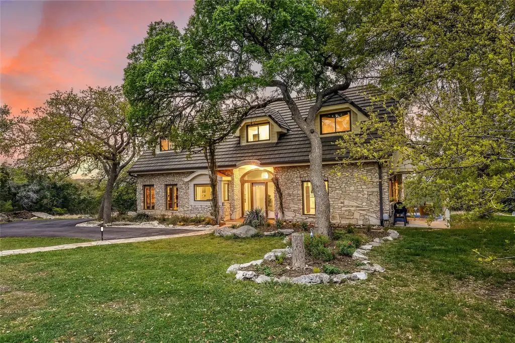 8004 Golden Oaks Lane, Austin