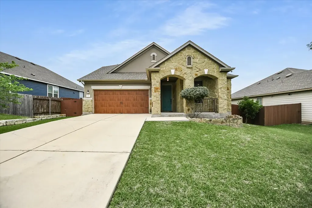 112 Pauline Cove, Kyle
