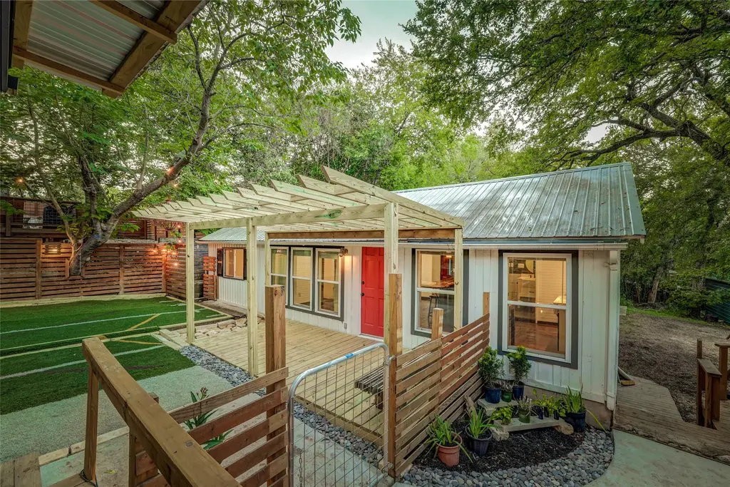 610 Terrell Hill Drive B, Austin
