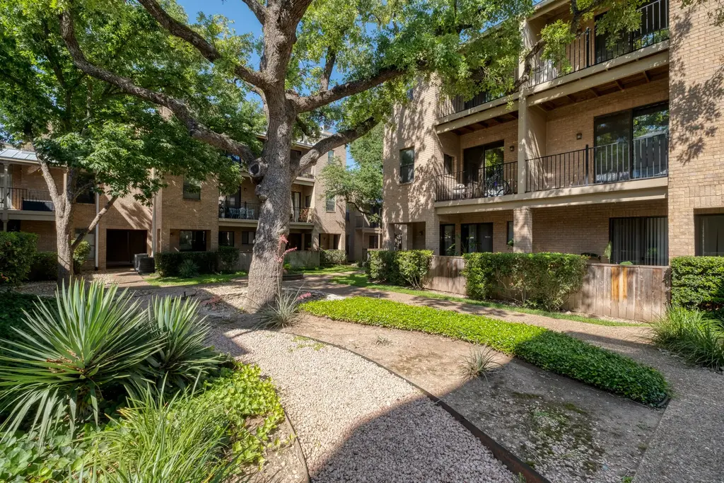 611 E 45th Street 19, Austin