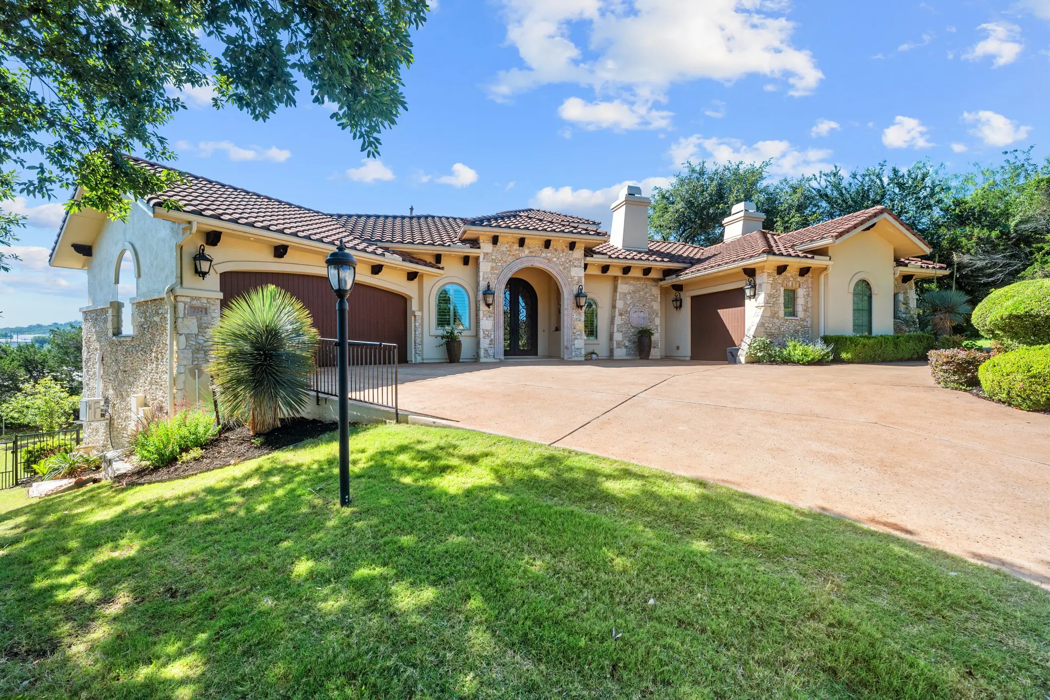 Photo of Listing #8300742