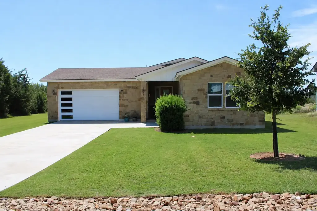 2108 Patriot Drive, Lago Vista