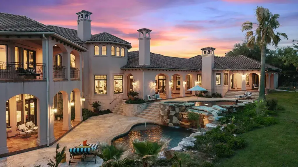 104 S Angel Light Drive, Spicewood