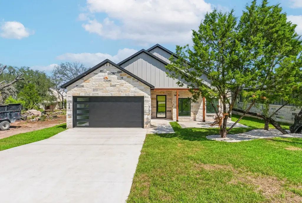 418 Bedford Drive, Spicewood