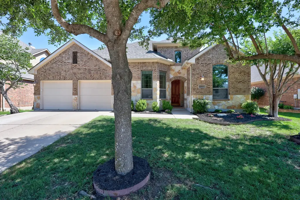 2520 Thunder Horse, Leander
