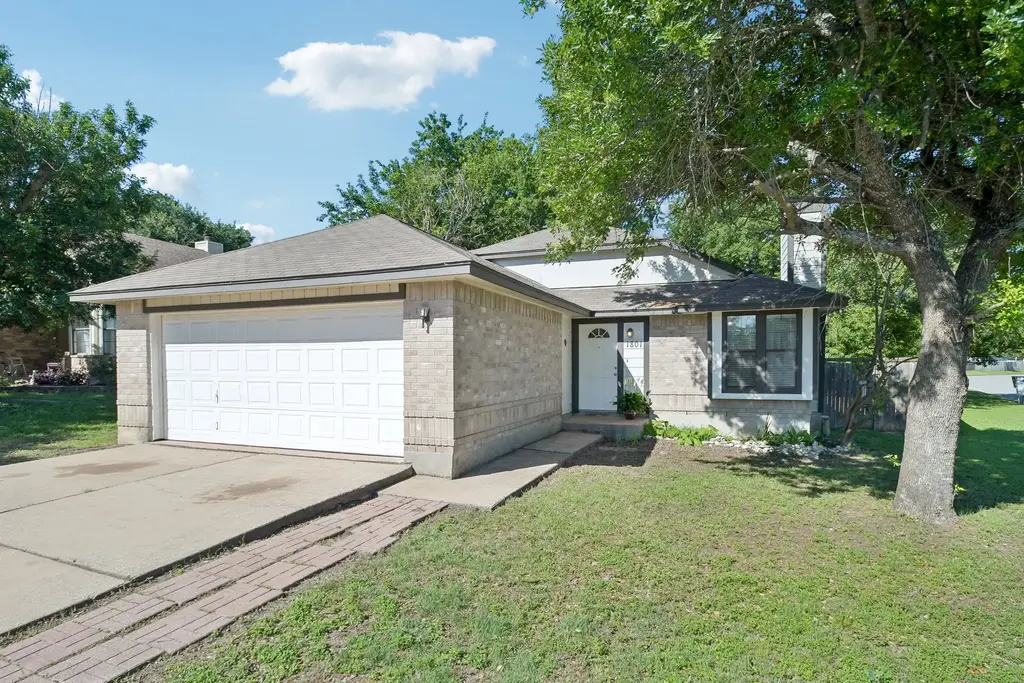 1801 Twisted Oak Drive, Leander