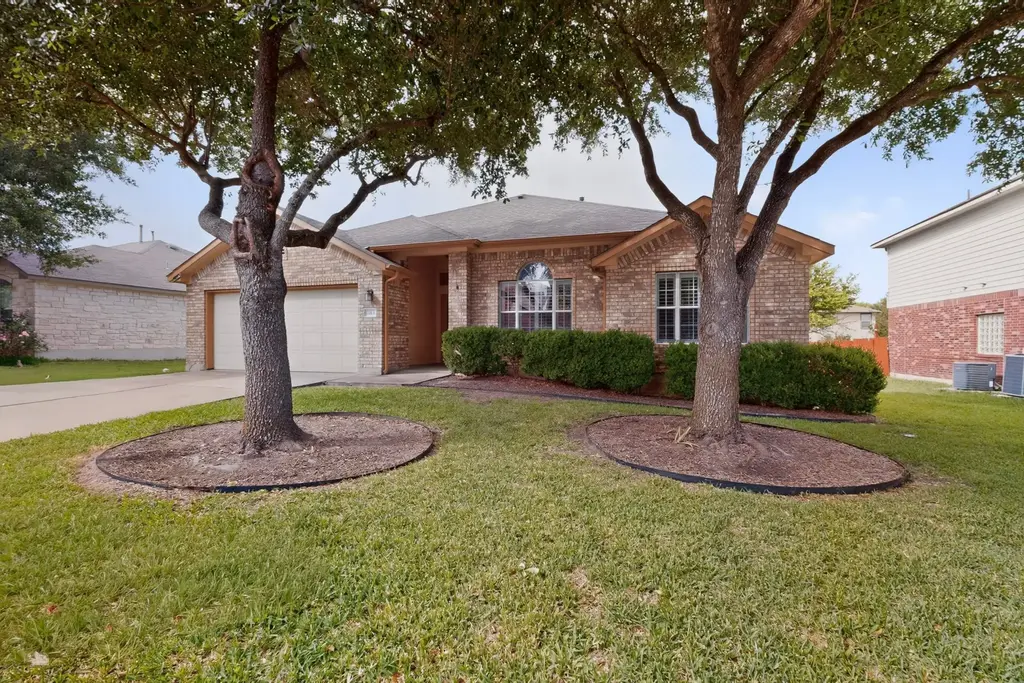 1013 Kensington Castle Trail, Pflugerville