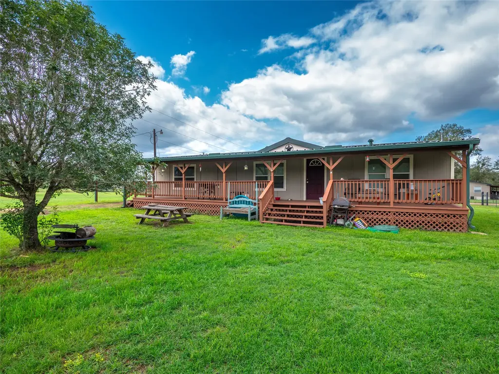 243 Highline Drive, Bastrop