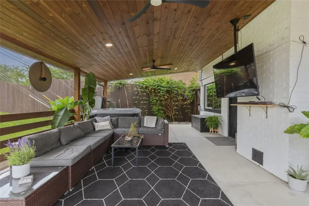 208 Skyloop Drive, Austin