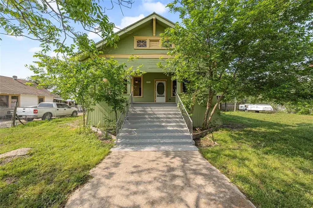 433 E Davilla Street, Bartlett