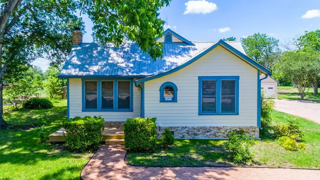 209 Lockhart Street, Martindale