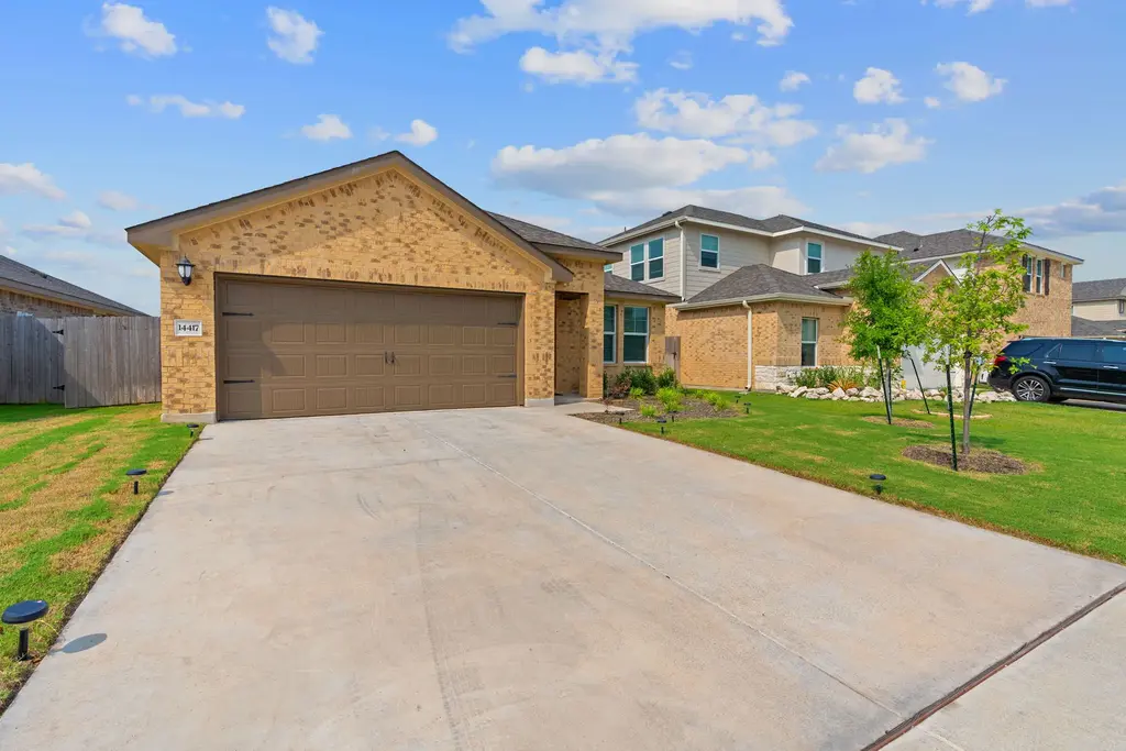 14417 Heartland Drive, Manor