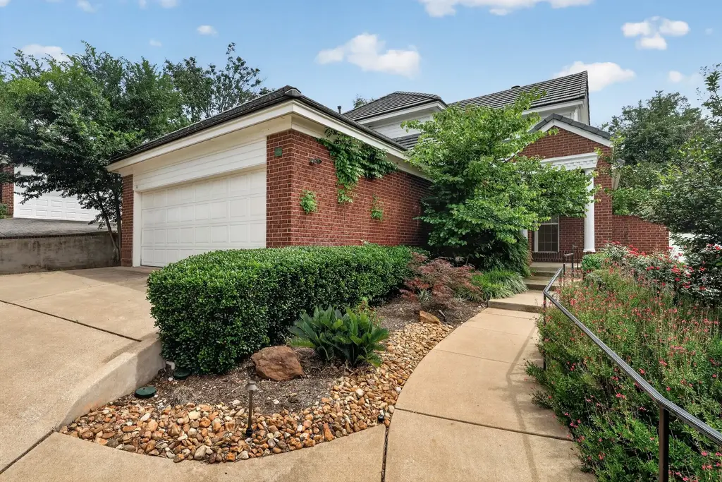 4010 Long Champ Drive 22, Austin