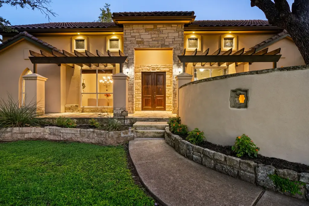 901 Palos Verdes, Leander