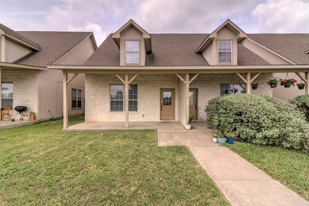 126 Sandstone Drive D, Jarrell