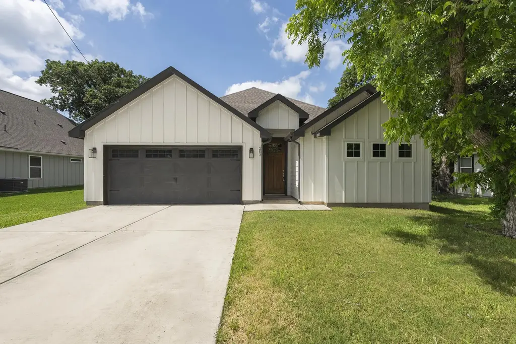 203 E Salty Street, Thorndale