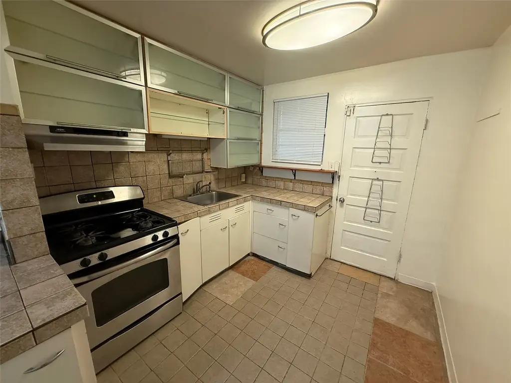 2921 E 12th Street E, Austin