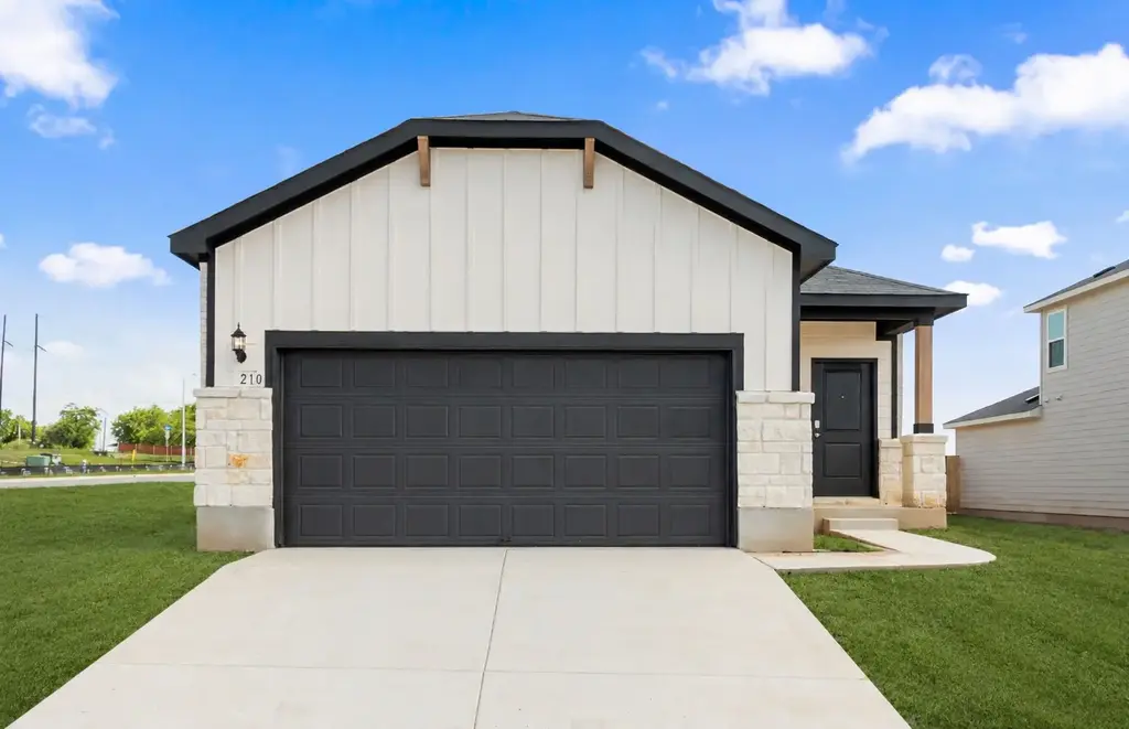 210 Golden Bell Way, Buda