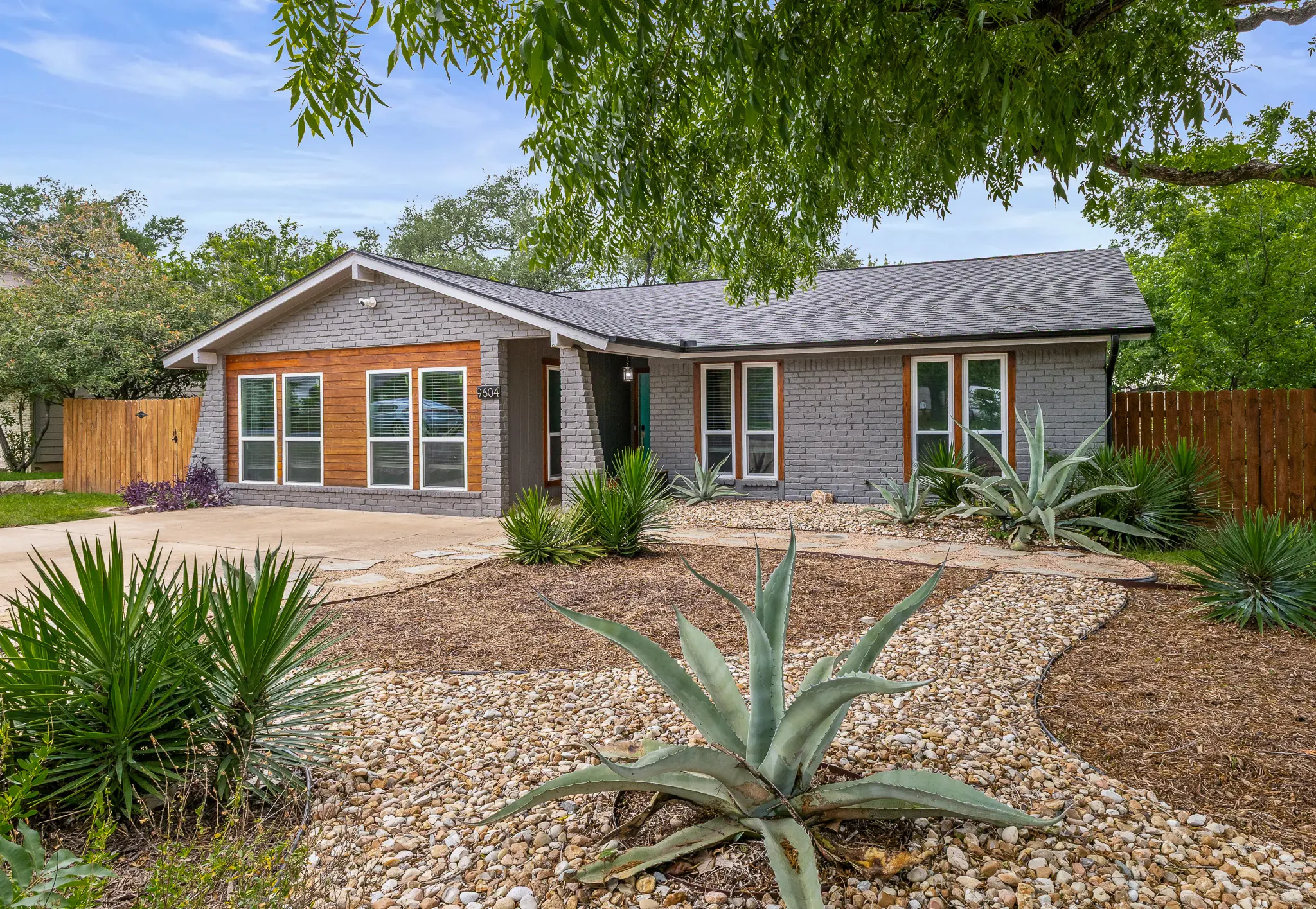 Photo of Listing #8340658