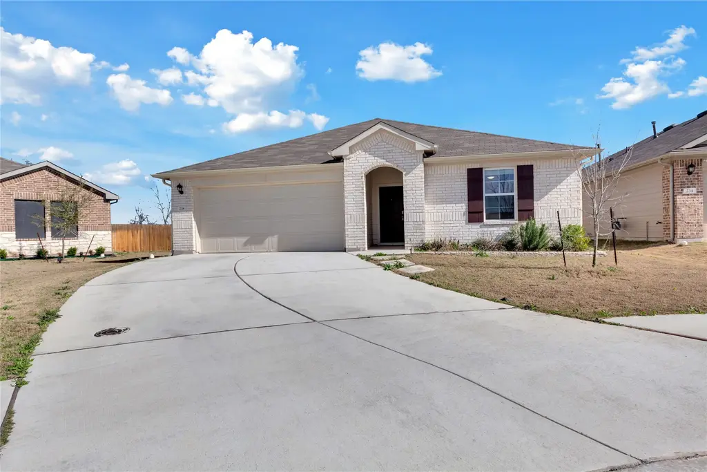 238 Sickle Loop, Uhland