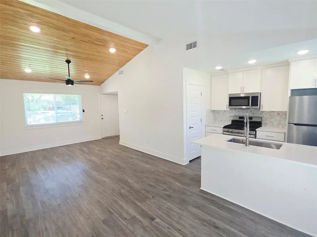 6103 Calmar Cove, Austin