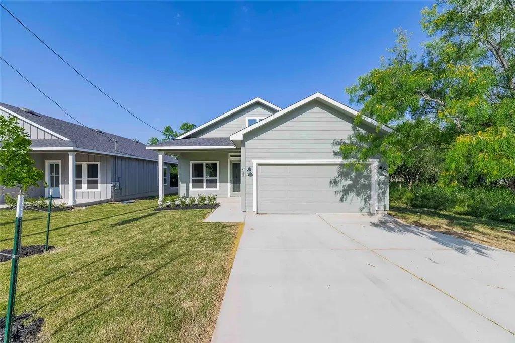 625 Birch Lane, Cottonwood Shores