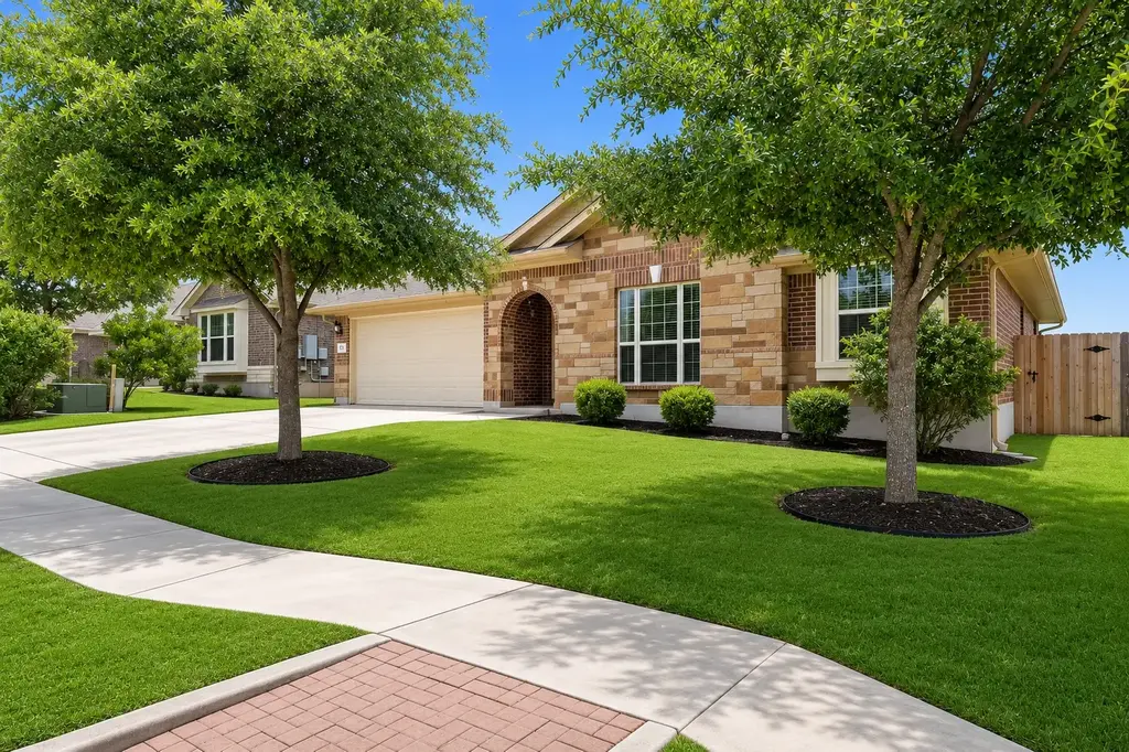 221 Loch Lomond Street, Hutto
