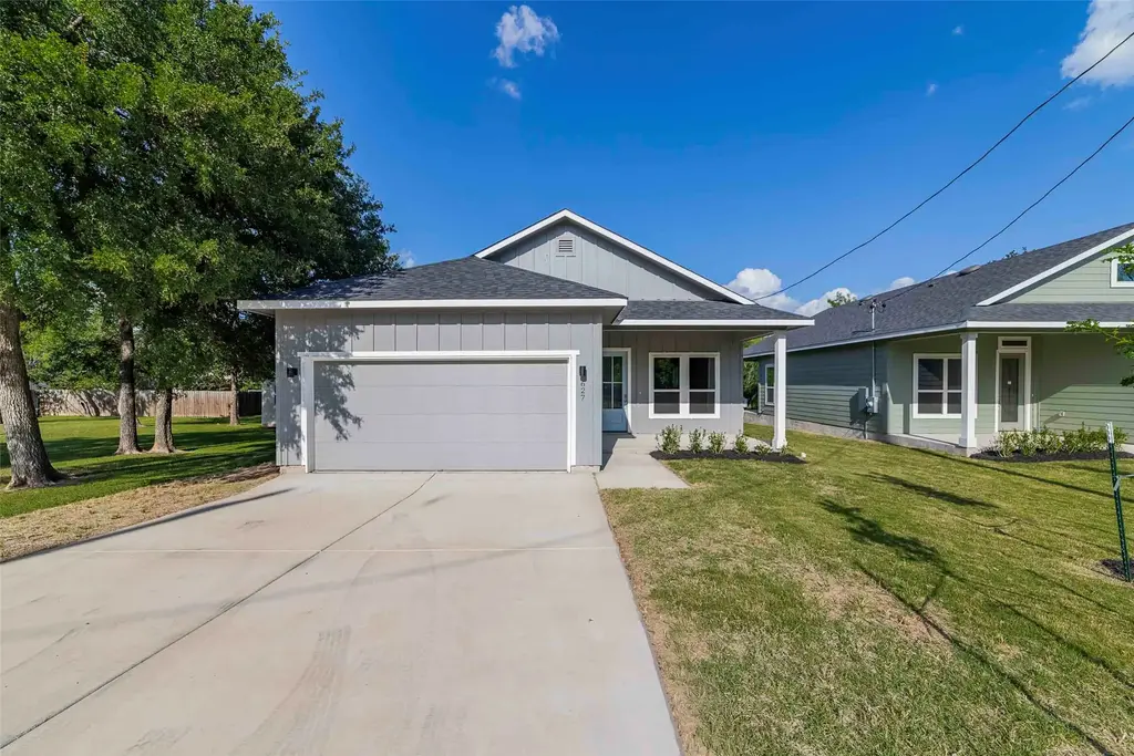 627 Birch Lane, Cottonwood Shores