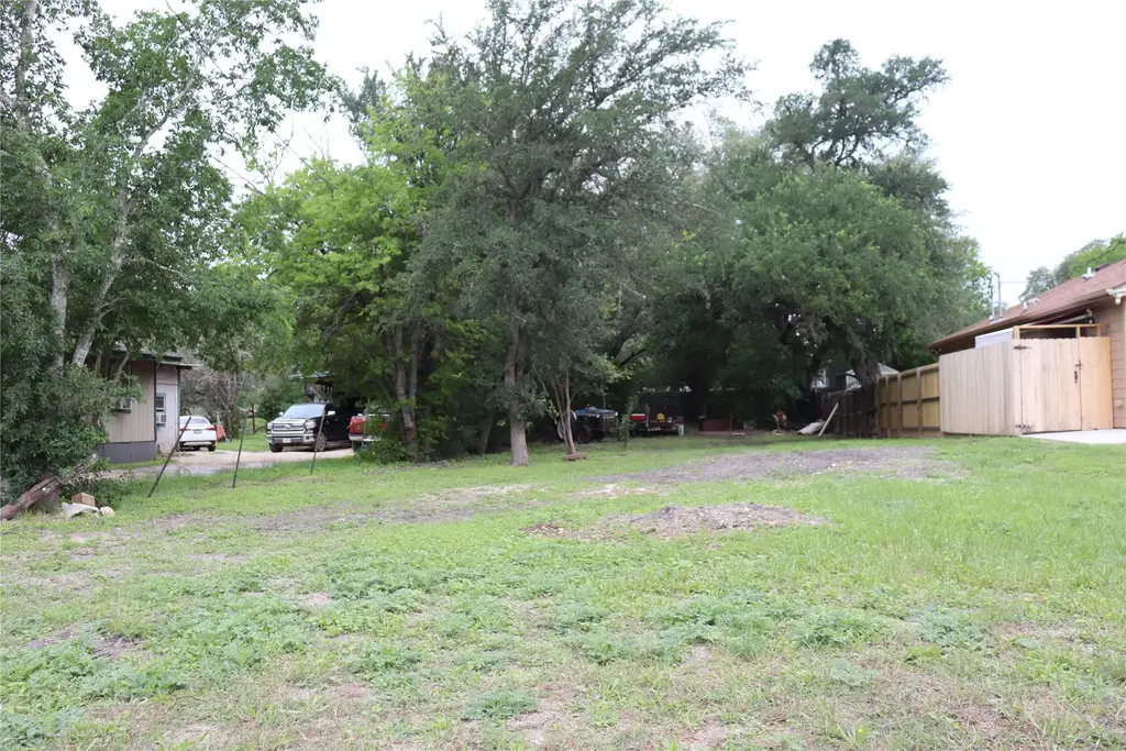 821 N Commerce Street, Lockhart