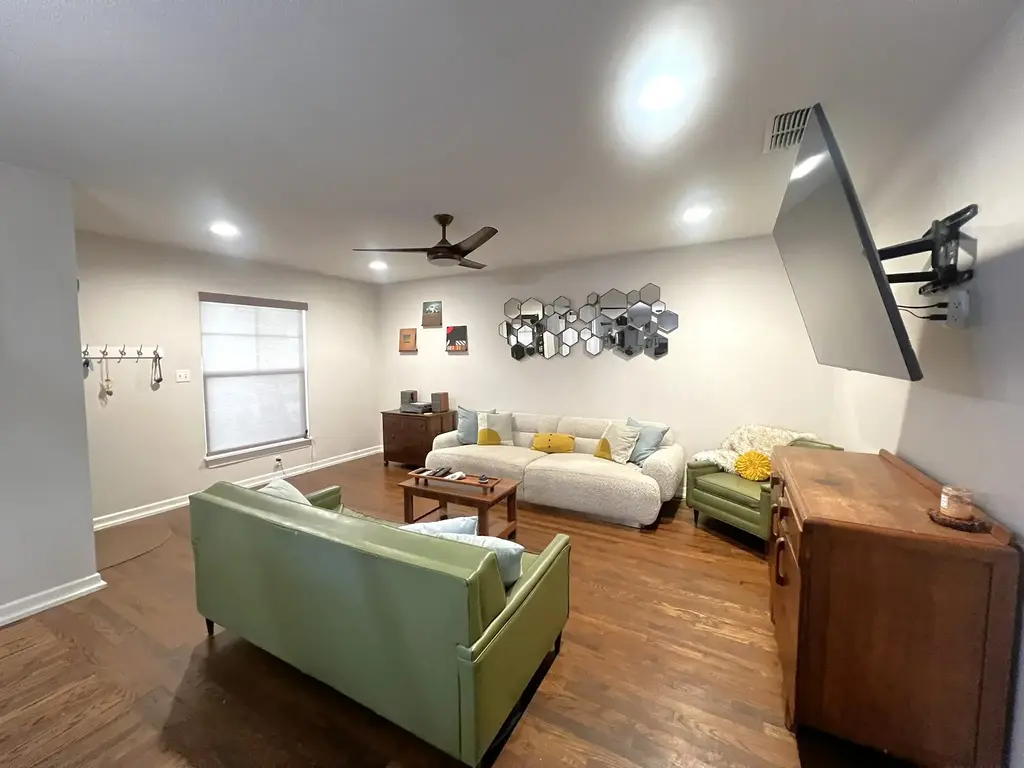 1311 Aggie Lane A, Austin