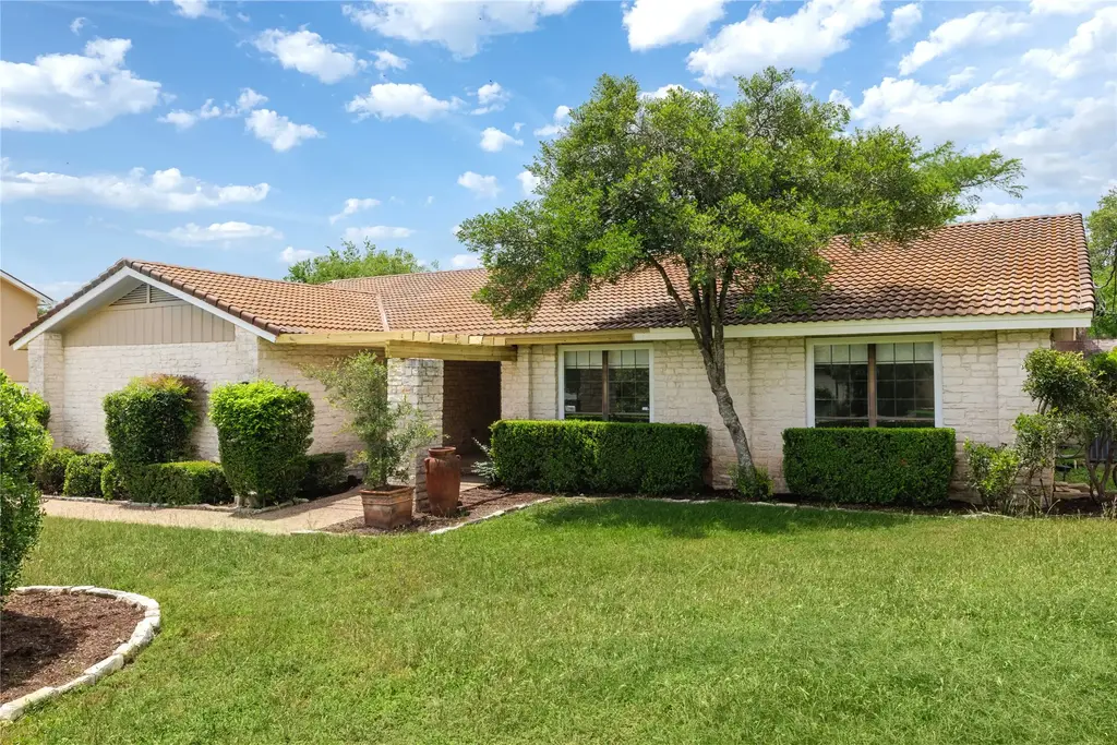 611 Lido Street, Lakeway
