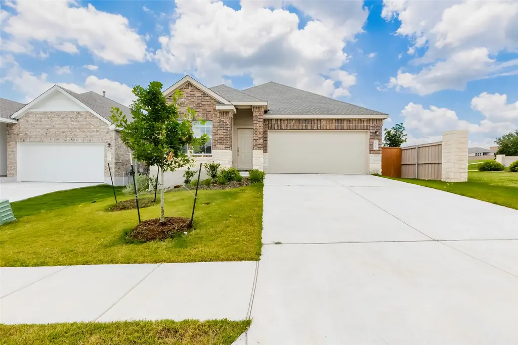 202 Cibolo Creek Loop, Bastrop