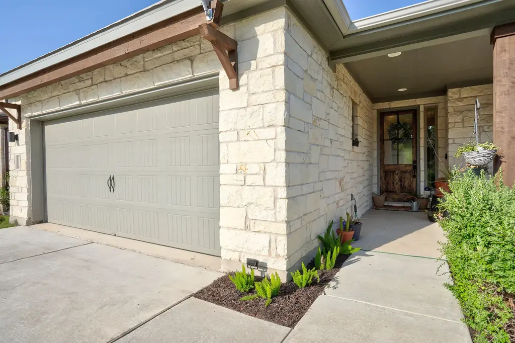 2240 Ringstaff Road, Leander