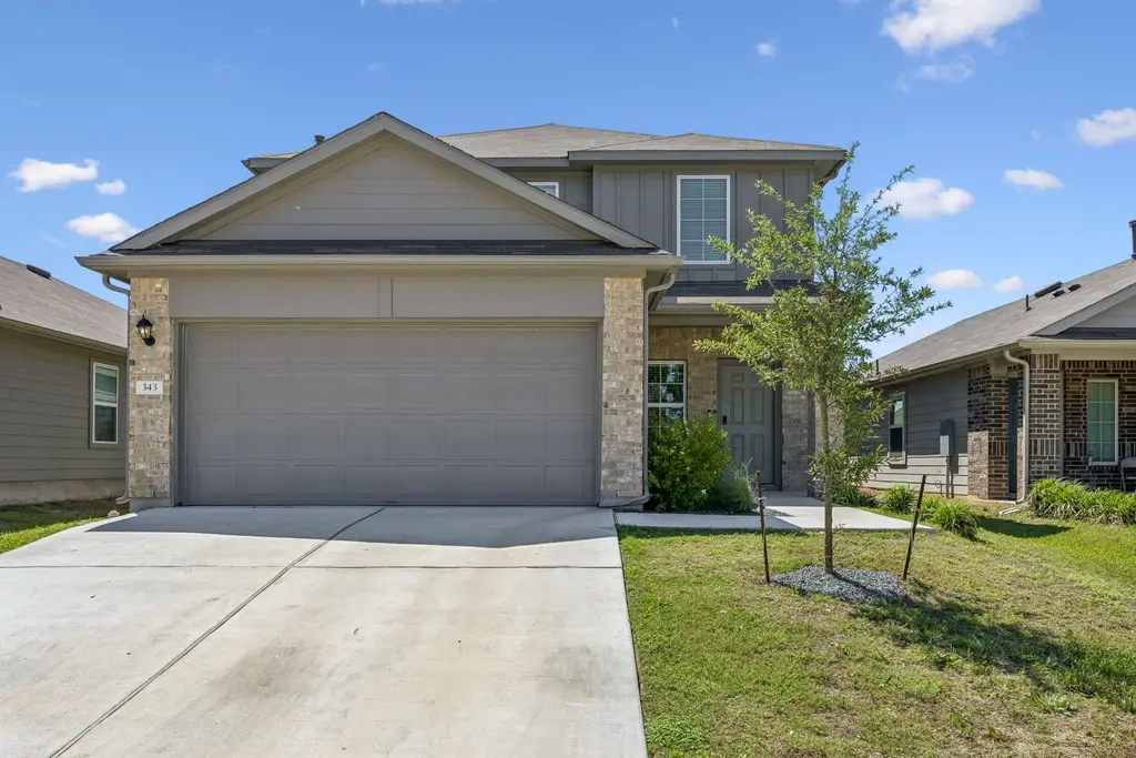 343 Sickle Loop, Kyle
