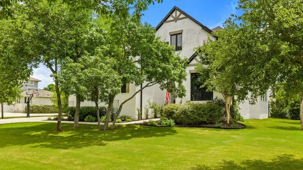 2324 High Lonesome, Leander