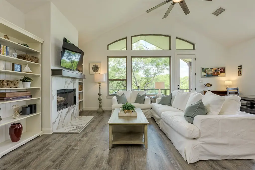 433 Venture Boulevard S, Point Venture