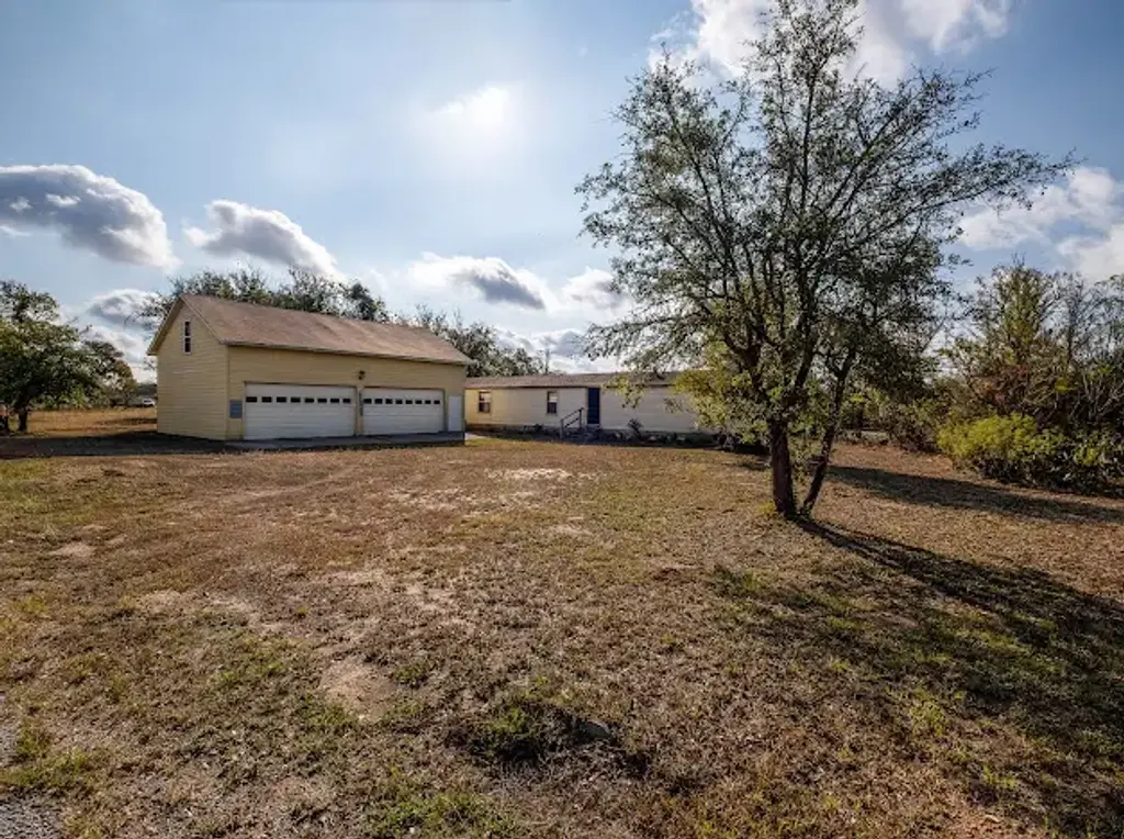 119 E Clearview Cemetery Road, Bastrop