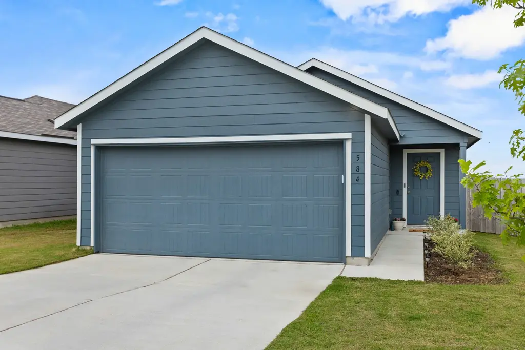 584 Commander Abbott Drive, Jarrell