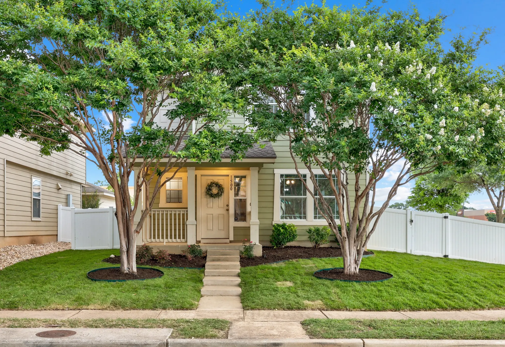 Photo of Listing #1737257