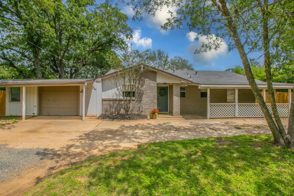 251 Cool Water Drive, Bastrop
