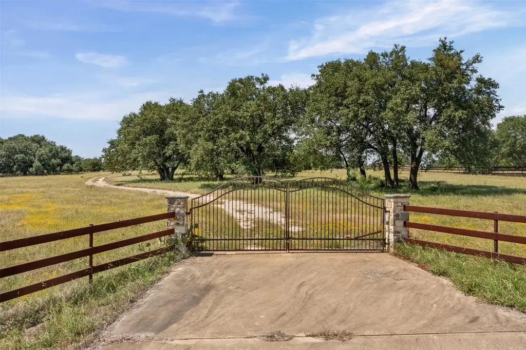1306 Hidden Springs Drive, Salado