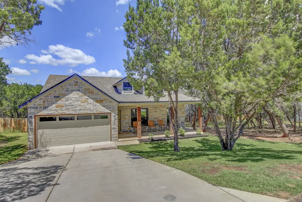 21214 Santa Rosa Avenue, Lago Vista