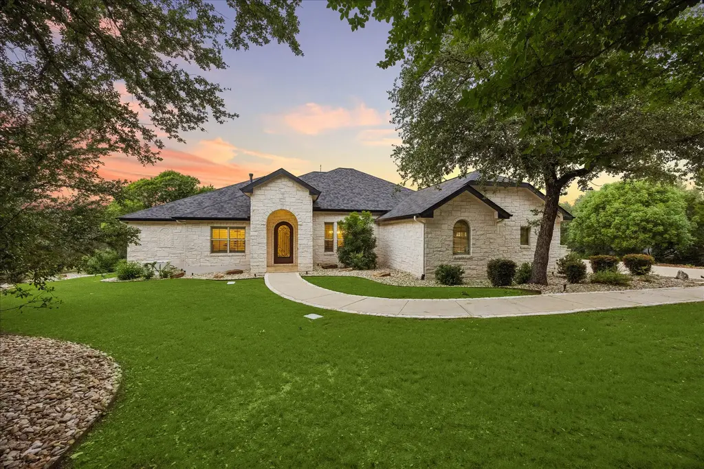 3718 Lajitas, Leander