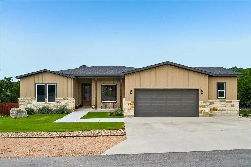 21422 Santa Rosa Avenue, Lago Vista