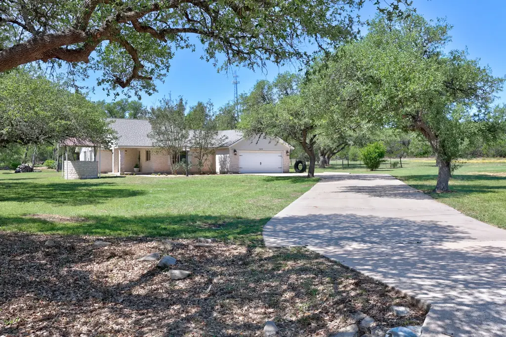 11019 Southwest Oaks, Austin