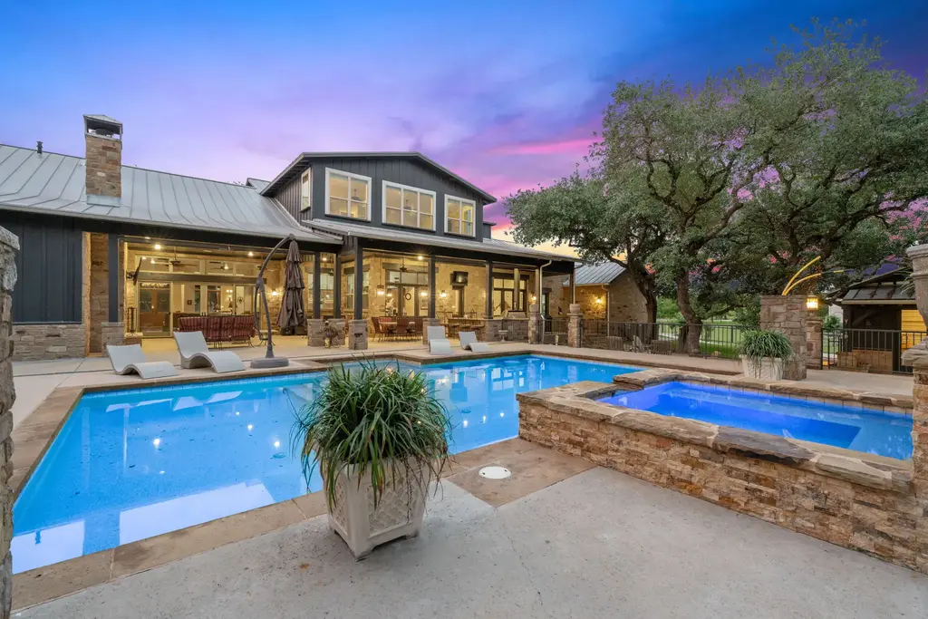 1550 Trebled Waters Trail, Driftwood