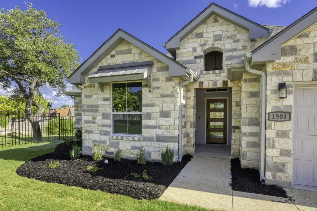 1901 N Chateau Lane Lane N, Kerrville